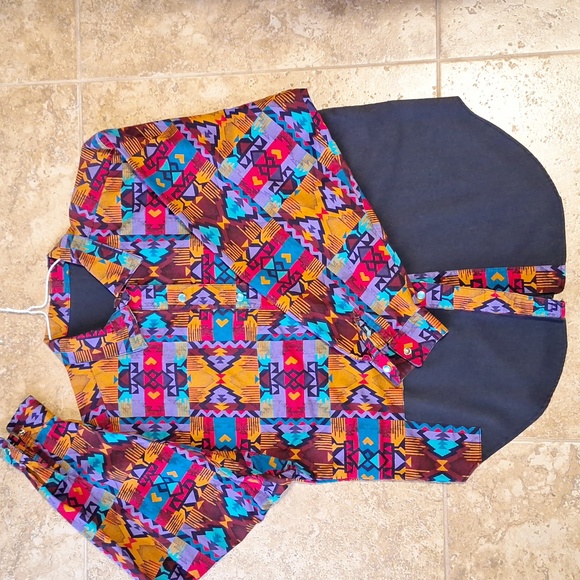 Unique design button down shirt - Picture 1 of 5